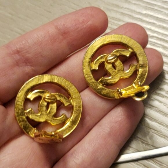 Chanel Vintage Strass Crystal Interlocking CC Clip-On Earrings - Picture 8 of 11